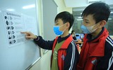 Hà Nội: Học sinh được đo nhiệt độ, sát khuẩn tay trước khi vào lớp học